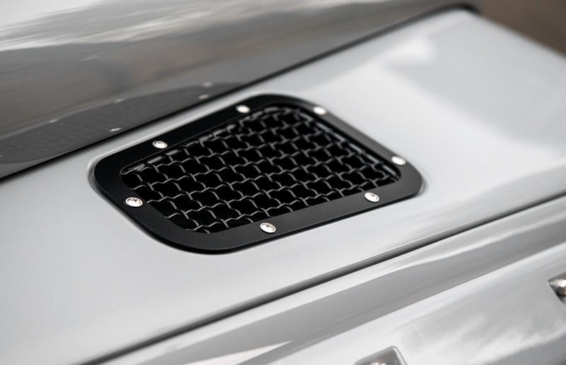 Project Kahn Bonnet Vents with Stainless Steel Mesh (Pair) for Defender 90/110 - Image 3