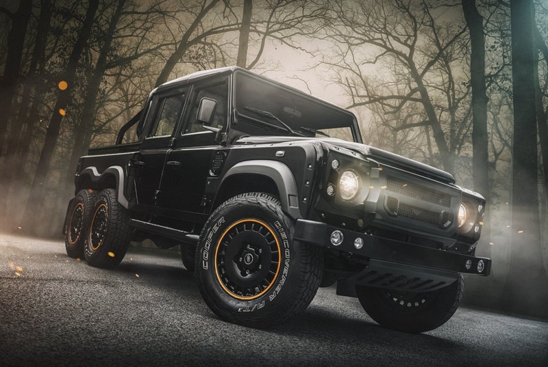 Project Kahn Huntsman 1945 Retro Classic Light Alloy Wheels - 8x18" Matt Black with Red Stripe for Defender 90/110 - Image 6