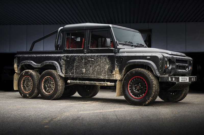 Project Kahn Huntsman 1945 Retro Classic Light Alloy Wheels - 8x18" Matt Black with Red Stripe for Defender 90/110 - Image 5