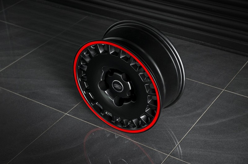 Project Kahn Huntsman 1945 Retro Classic Light Alloy Wheels - 8x18" Matt Black with Red Stripe for Defender 90/110 - Image 15