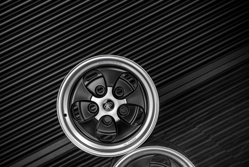 Project Kahn Rostyle Inspired RS-Forged Alloy Wheels - 9x18" RS-Forged Matt Black / Diamond Cut for Defender 90/110 - Image 5
