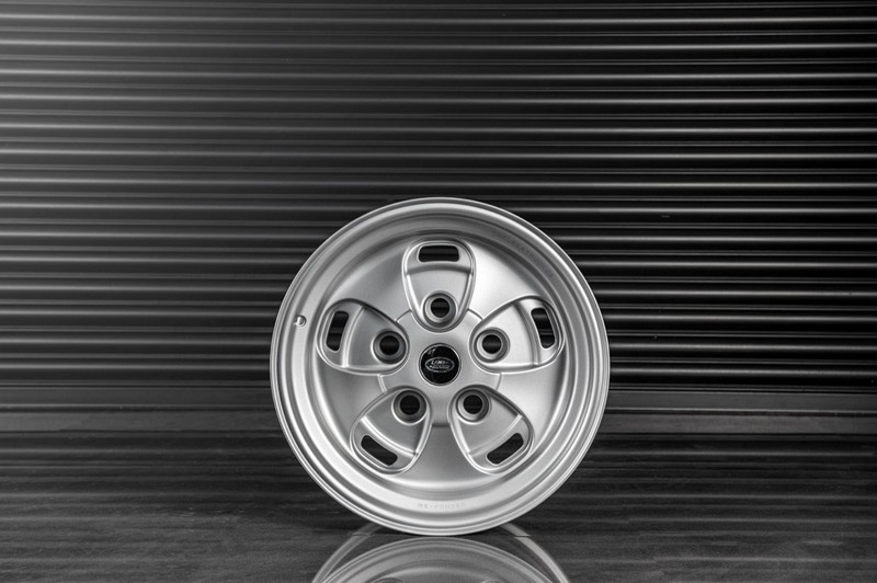 Project Kahn Rostyle Inspired RS-Forged Alloy Wheels - 9x18" RS-Forged Matt Silver for Defender 90/110 - Image 2