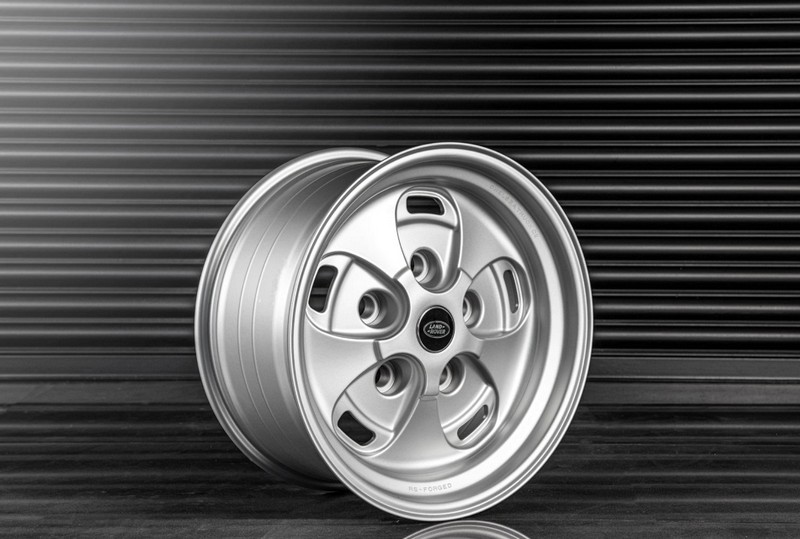 Project Kahn Rostyle Inspired RS-Forged Alloy Wheels - 9x18" RS-Forged Matt Silver for Defender 90/110 - Image 3