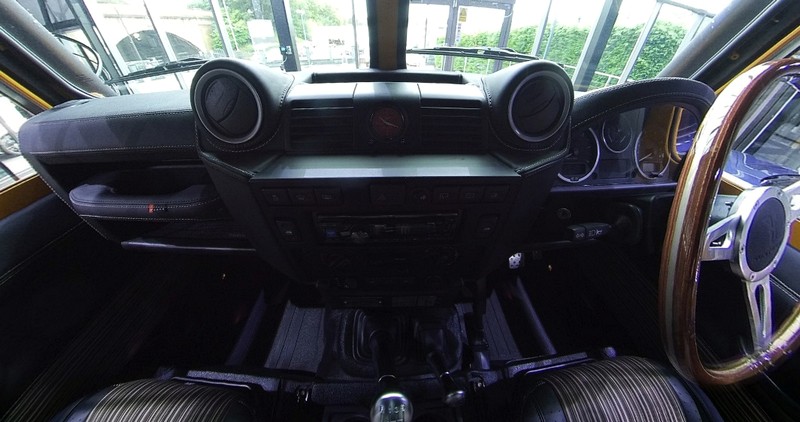 Project Kahn Pickup Leather Interior 360° Tour (Black & Chocolate) for Defender 90 - Image 3