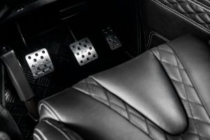 Project Kahn Vented Foot Pedals in Machined Aluminum for Defender 90/110 - Image 2