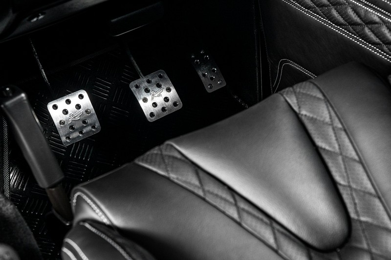 Project Kahn Vented Foot Pedals in Machined Aluminum for Defender 90/110 - Image 2