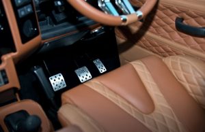 Project Kahn Vented Foot Pedals in Machined Aluminum for Defender 90/110 - Image 3