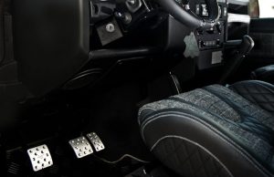 Project Kahn Vented Foot Pedals in Machined Aluminum for Defender 90/110 - Image 4