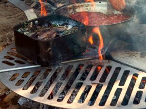 Front Runner Spare Tire Mount BRAAI/BBQ Grate - Image 4