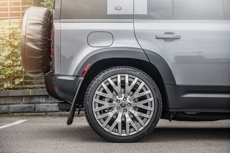 Project Kahn Front & Rear Wheel Arches with Lights for 2020+ Defender 110 - Image 14