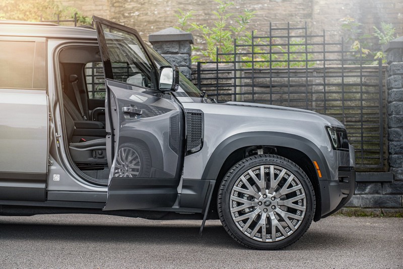 Project Kahn Front & Rear Wheel Arches with Lights for 2020+ Defender 110 - Image 13