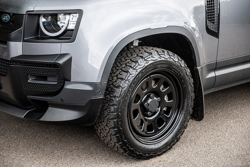 Project Kahn Overland Steel Wheel - 9x20" Gloss Black for 2020+ Defender 90/110/130 - Image 9