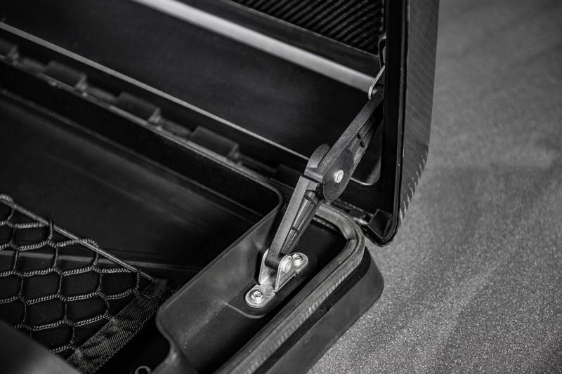 Project Kahn Side-Mounted Exposed Carbon Storage Box for 2020+ Defender 90/110/130 - Image 5