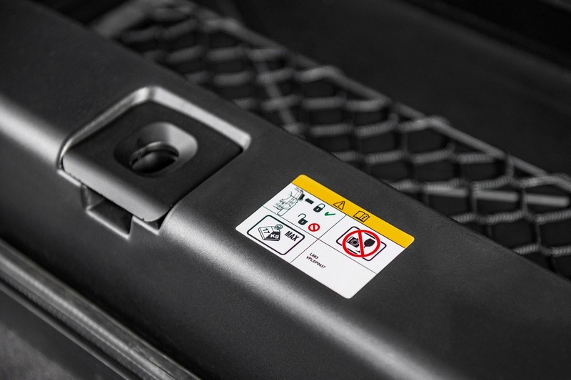 Project Kahn Side-Mounted Exposed Carbon Storage Box for 2020+ Defender 90/110/130 - Image 7