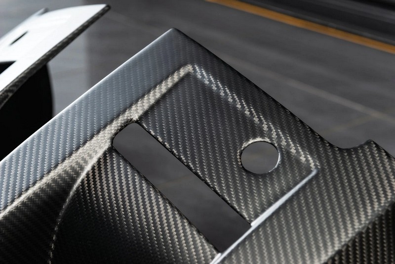 Project Kahn Exposed Carbon Rear Bumper Spats for 2020+ Defender 90/110 - Image 4