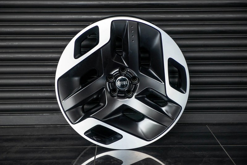 Project Kahn Type 33 Forged Alloy Wheels - 10x23" Satin Black / Diamond Cut for 2020+ Defender 90/110/130 - Image 2