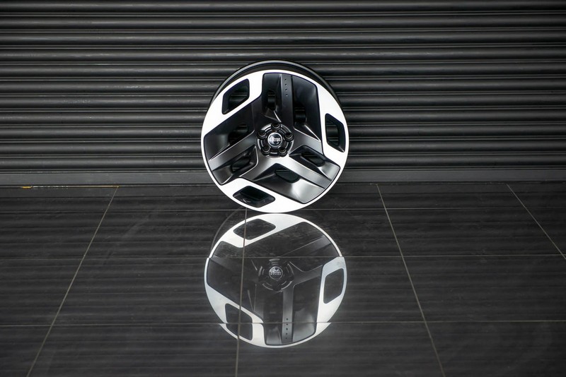 Project Kahn Type 33 Forged Alloy Wheels - 10x23" Satin Black / Diamond Cut for 2020+ Defender 90/110/130 - Image 9