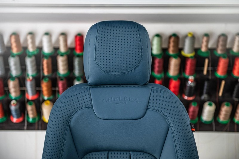 Project Kahn Comfort Leather Interior - Volcanic Blue for 2020+ Defender 90 - Image 4