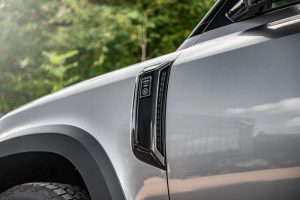 Project Kahn CTC Side Vents with CTC Badges - Gloss Black for 2020+ Defender 90/110/130 - Image 4
