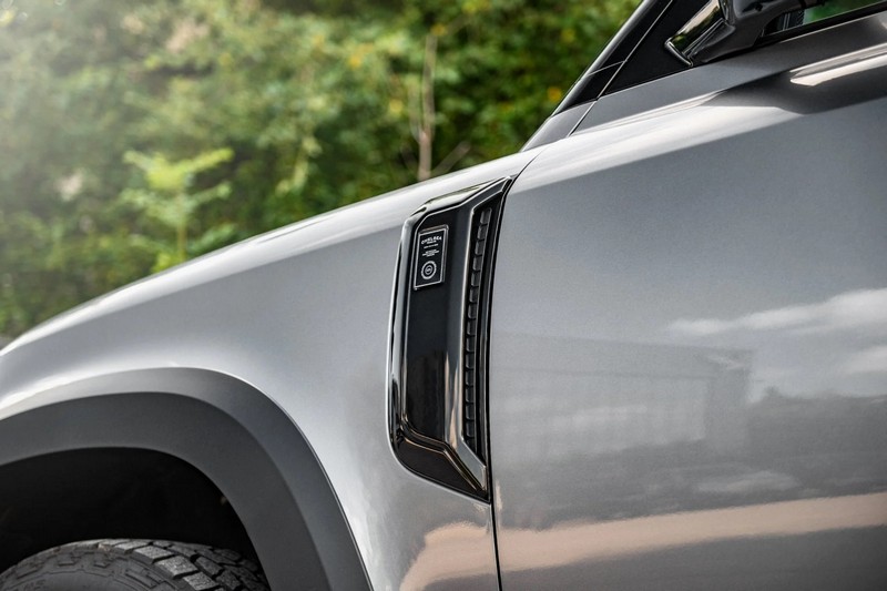 Project Kahn CTC Side Vents with CTC Badges - Gloss Black for 2020+ Defender 90/110/130 - Image 4