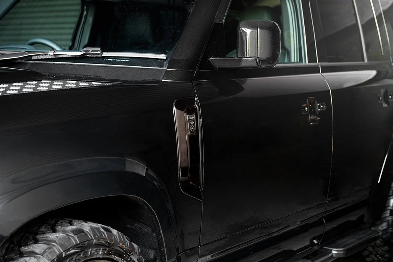 Project Kahn CTC Side Vents with CTC Badges - Gloss Black for 2020+ Defender 90/110/130 - Image 3