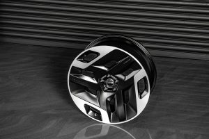 Project Kahn Type 33 Forged Alloy Wheels - 10x23" Satin Black / Diamond Cut for for 2020+ Defender 90/110/130 - Image 2