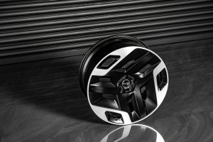Project Kahn Type 33 Forged Alloy Wheels - 10x23" Satin Black / Diamond Cut for for 2020+ Defender 90/110/130 - Image 4