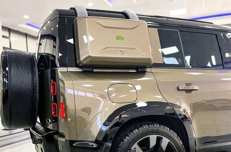 Land Rover Defender Side-Mounted Gear Carrier (Brown) for 2020+ Defender 90/110 - Image 2