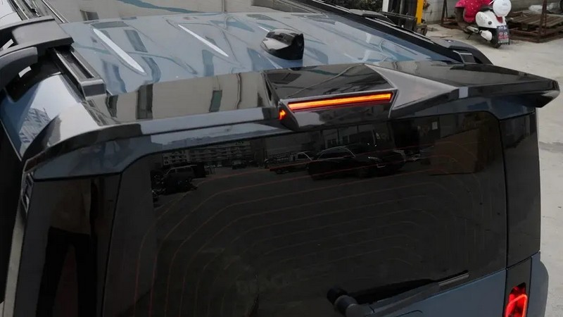 Land Rover Defender Gloss Black Rear Roof Spoiler for 2020+ Defender 90/110 - Image 3
