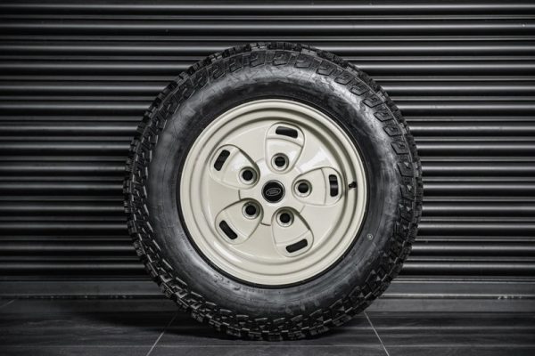 Project Kahn Rostyle Inspired RS-Forged Alloy Wheels and Tires for Defender 110