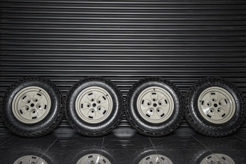 Project Kahn Rostyle Inspired RS-Forged Alloy Wheels and Tires for Defender 110 - Image 4