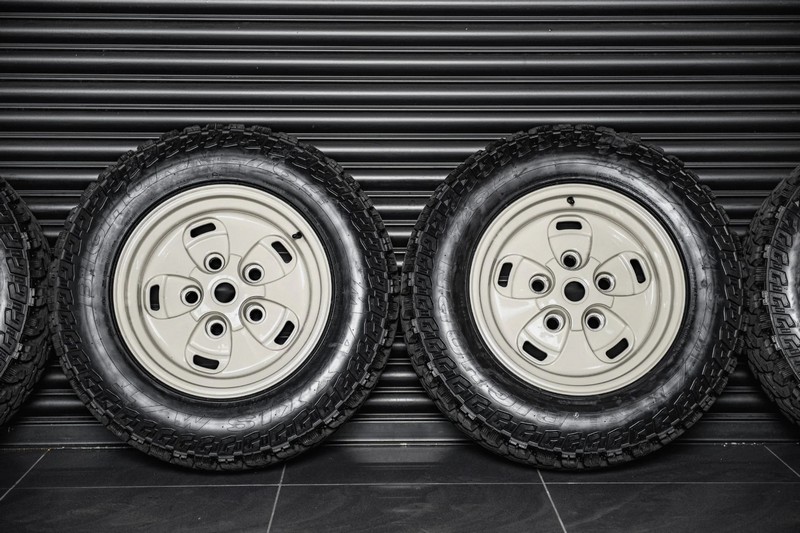 Project Kahn Rostyle Inspired RS-Forged Alloy Wheels and Tires for Defender 110 - Image 8