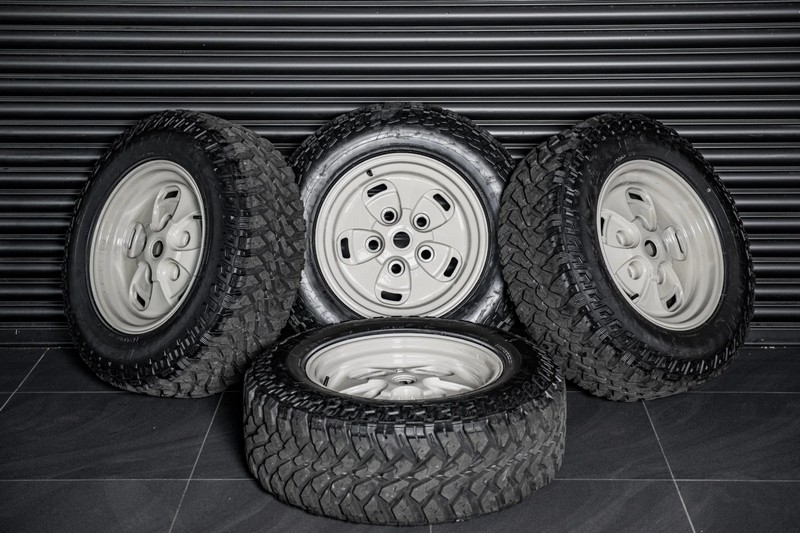Project Kahn Rostyle Inspired RS-Forged Alloy Wheels and Tires for Defender 110 - Image 7