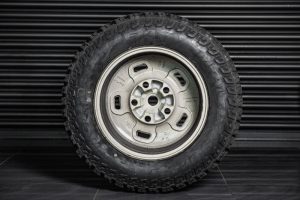 Project Kahn Rostyle Inspired RS-Forged Alloy Wheels and Tires for Defender 110 - Image 2