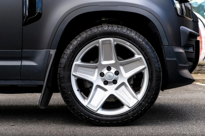 Project Kahn Mondial Retro RS-Forged Light Alloy Wheels - 9.5x22" Silver for 2020+ Defender 90/110/130 - Image 3
